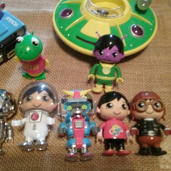 Ryan's World Lot with 10 figures w/vehicles - Picture 3 of 5